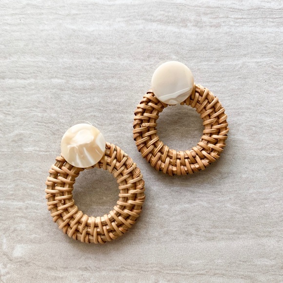 straw rattan circle earrings with marble stone - Picture 3 of 6